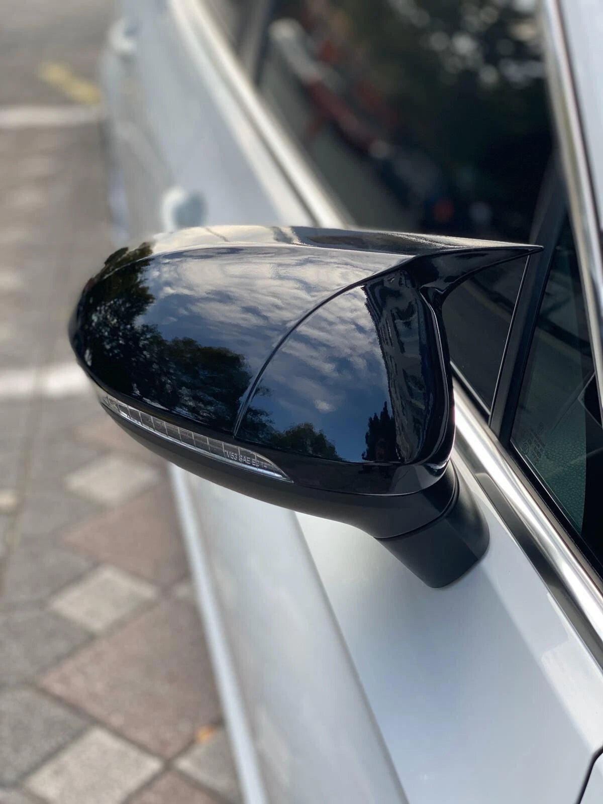 M-Style Carbon Fiber Wing Mirror Covers – Volkswagen Golf MK8 (2020-2024)